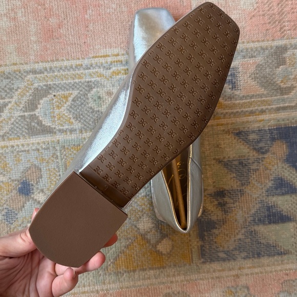 Sam Edelman Kasey Silver Flats - Picture 7 of 9